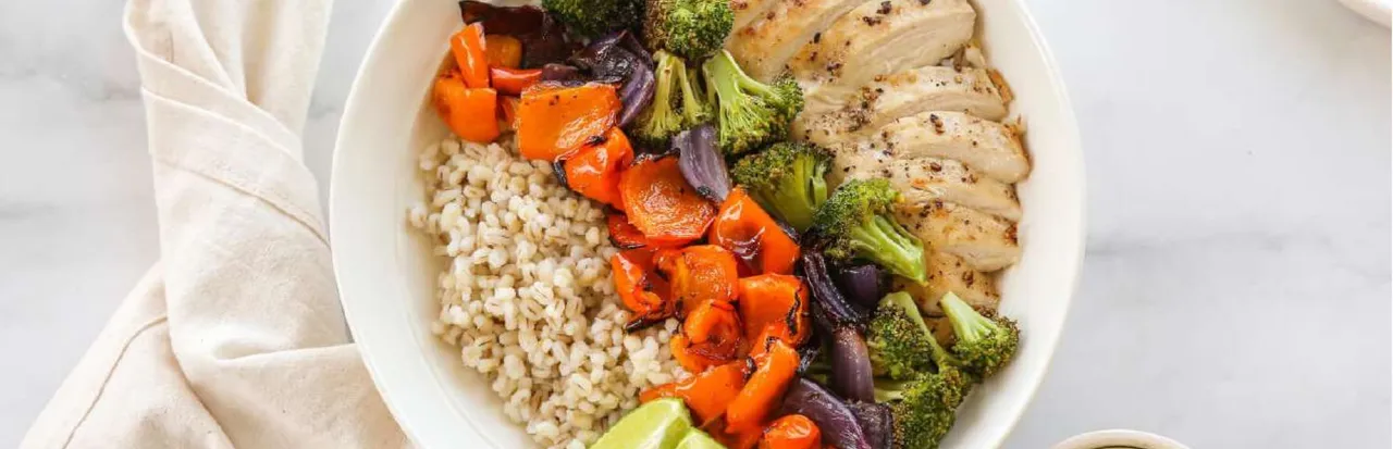 Roasted Broccoli, Chicken & Quinoa Bowl (a2)
